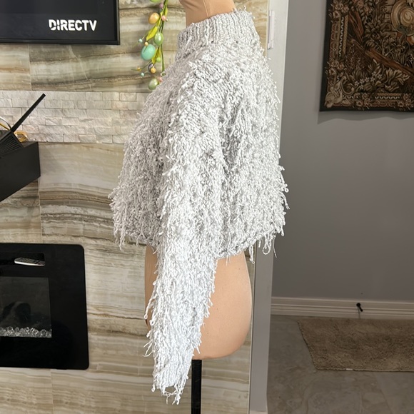 Urban Outfitters Gray Shaggy Mock Neck Cropped Sweater. Size L - Picture 3 of 7